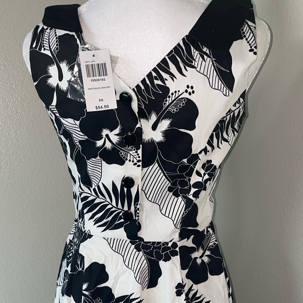 NWT Hearts & Roses Size XS Black and White floral dress - Picture 3 of 7